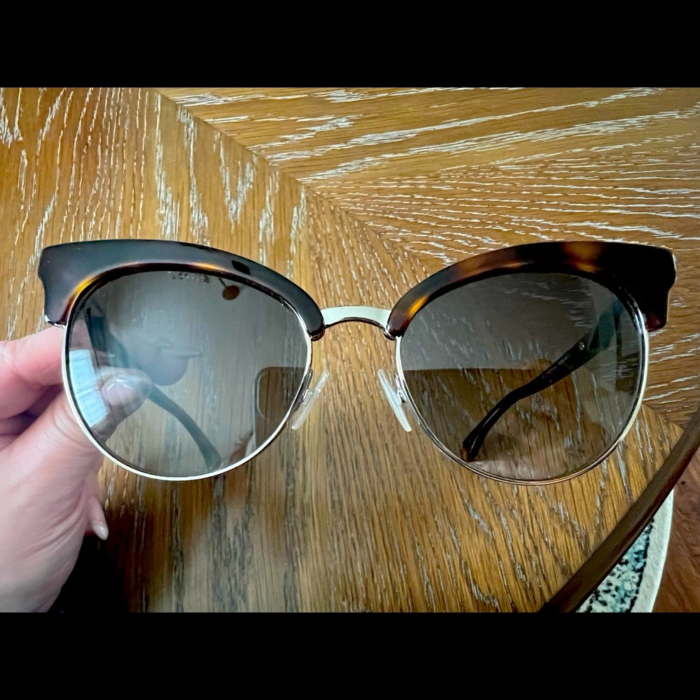 New and authentic FENDI cat eye sunglasses! 😎